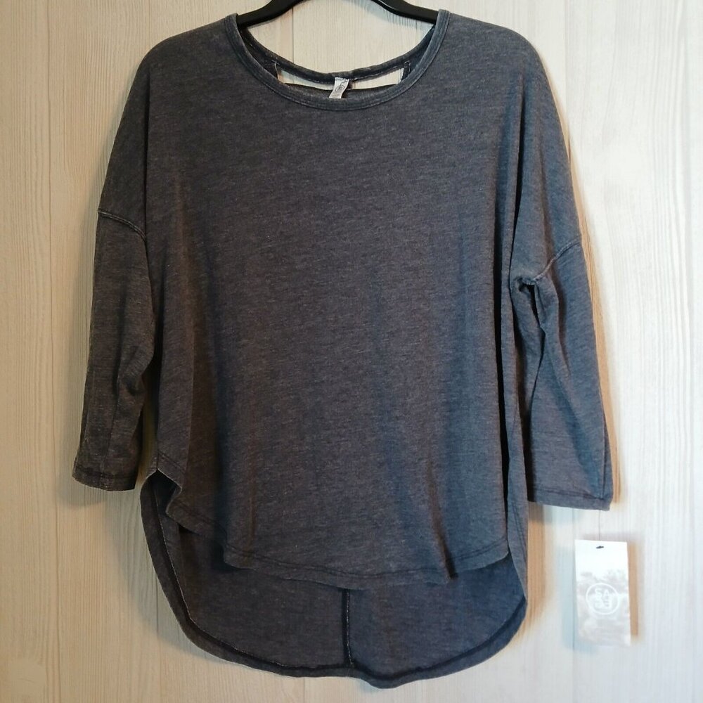 Sage Collective Women's Size M Dark Gray Tunic Style 3/4 Sleeve Soft Blouse Top